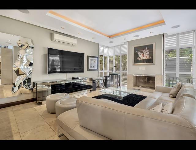 5 BEDROOM HOUSE FOR SALE IN HYDE PARK